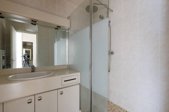 Salle de bain prise de vue ambiante